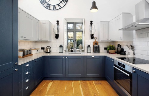 Dittisham House | Luxury 3 bed with river views, parking & garden