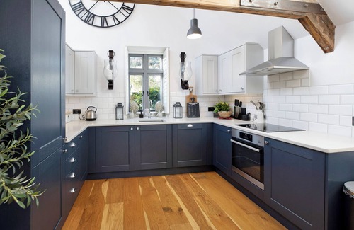 Dittisham House | Luxury 3 bed with river views, parking & garden