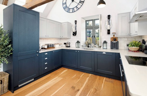 Dittisham House | Luxury 3 bed with river views, parking & garden