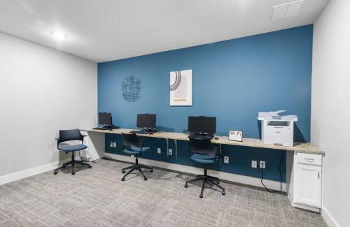 Melbourne Apartment | Luxury 3 Bedroom/2 Bathroom Condo in Melbourne FL with Pool, Gym and Laundry