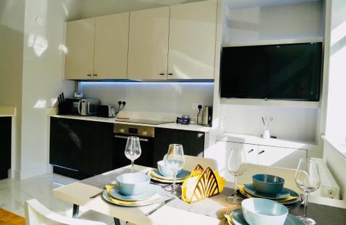Westbourne Apartment | Luxury 3 bedroom Apartment near Bournemouth Beach & Poole