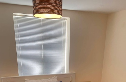 Cobham Apartment | Luxury 3 bedroom Appartment free parking superfast wifi smart TVs all amenities