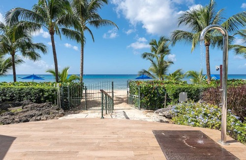 Schooner Bay Apartment | Luxury 3-bedroom beachfront penthouse