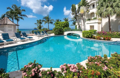 Schooner Bay Apartment | Luxury 3-bedroom beachfront penthouse