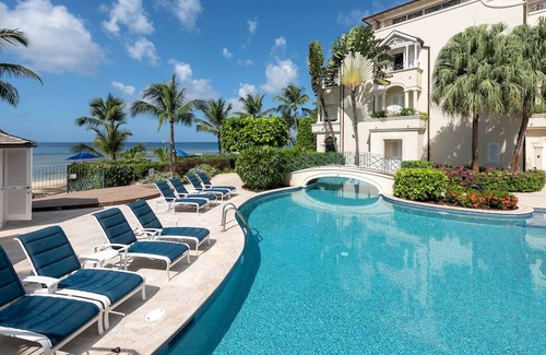 Schooner Bay Apartment | Luxury 3-bedroom beachfront penthouse