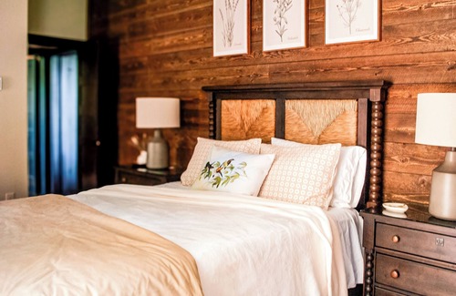 Brevard Cabin | Luxury 3-bedroom cabin in Brevard with Mountain View’s, creek and waterfalls