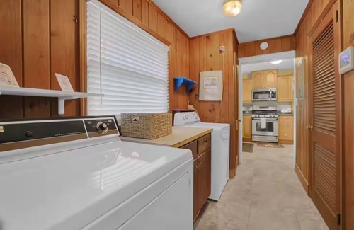 Marietta Cabin | Luxury 3-bedroom cabin in tranquil East Cobb