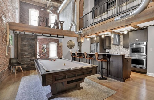 Wholesale District Condo | Luxury 3 Bedroom Downtown Penthouse Loft