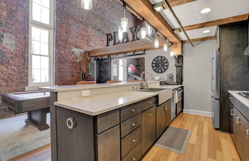 Wholesale District Condo | Luxury 3 Bedroom Downtown Penthouse Loft