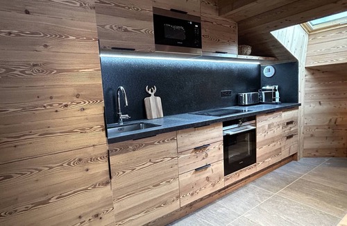 Les Allues Apartment | Luxury 3-Bedroom Duplex in Méribel-Mottaret - Ski In/Ski Out, Mountain Views, Hotel Services