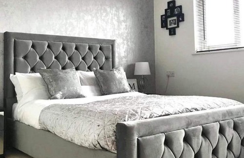 Barking Apartment | Luxury 3 Bedroom Flat in Barking Town Centre