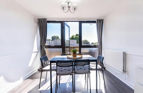 Westbourne Apartment | Luxury 3 Bedroom Flat with Balcony in Westbourne Park