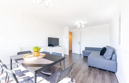 Westbourne Apartment | Luxury 3 Bedroom Flat with Balcony in Westbourne Park
