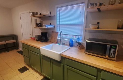 Shiloh House | Luxury 3 bedroom home on a quiet street