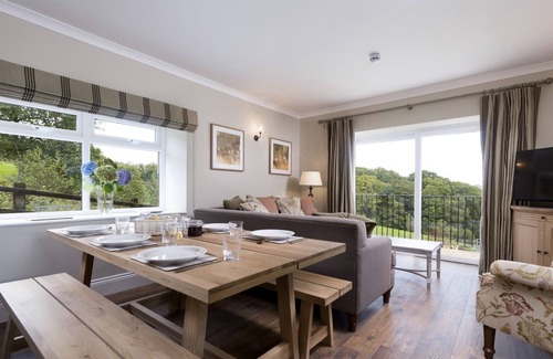 Chittlehamholt Cottage | Luxury 3-bedroom pet friendly cottage with indoor heated pool, gym, Jacuzzi, sauna and tennis court