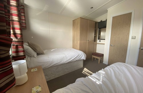 Pagham Cabin | Luxury 3 bedroom waterside lodge, a stones throw from Pagham beach and harbour.