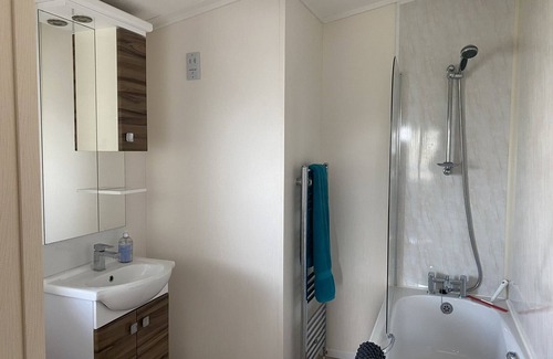 Pagham Cabin | Luxury 3 bedroom waterside lodge, a stones throw from Pagham beach and harbour.