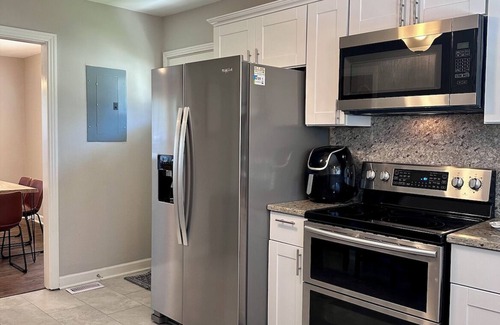 Murfreesboro House | Luxury 3 BR/1 BA Home 3 Minutes to Downtown Murfreesboro & 5 Minutes to MTSU