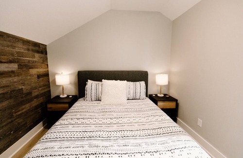 Burton Other | Luxury 3 BR Stay Sleeps 6 Stunning Farm