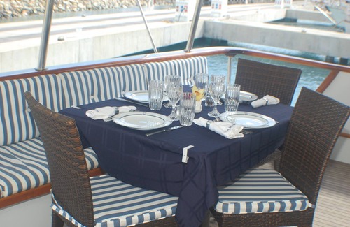 Sun Bay South Boat Rental | Luxury 3 level traditional Yacht