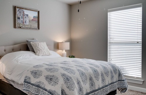 Conway House | Luxury 3bd 2 bath Villa - Downtown/Coffee Bar/Indoor Fireplace/Pergola