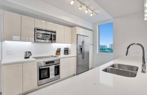 Hallandale Beach Apartment | LUXURY 3BD APARTMENT BEACHWALK