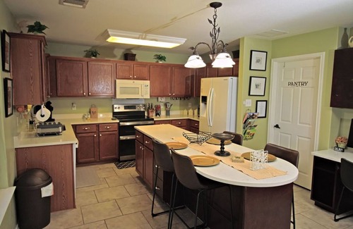 San Antonio Boat Rental | Luxury 3BD2.5BA with Communal Pool - Private Garage - Close to Malls - 6 Flags