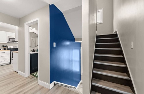 Hough Apartment | Luxury 3BR Apt Near Cleveland Clinic w/Parking
