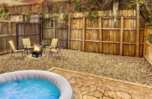 Washington Ave./ Memorial Park House | Luxury 3BR Heights House l Yard l Fast Wifi l Hot Tub
