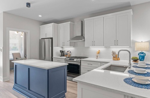 East Raleigh House | Luxury 3BR Modern Townhome | Downtown Raleigh | Pet-Friendly, Fenced Yard