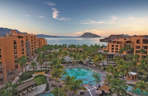 Loreto Apartment | Luxury 3BR Penthouse in Loreto with Stunning Views & Golf Access