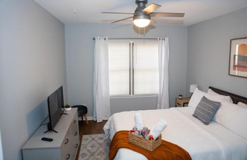 Winston - Salem Villa | Luxury 3BR Townhome in the Heart of Winston Salem NC - Sleep 6