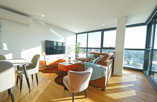 Box Hill Apartment | Luxury 3BRM Condo Pool Yoga Gym 2-Carport BoxHill