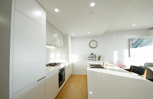 Box Hill Apartment | Luxury 3BRM Condo Pool Yoga Gym 2-Carport BoxHill