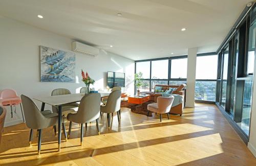 Box Hill Apartment | Luxury 3BRM Condo Pool Yoga Gym 2-Carport BoxHill