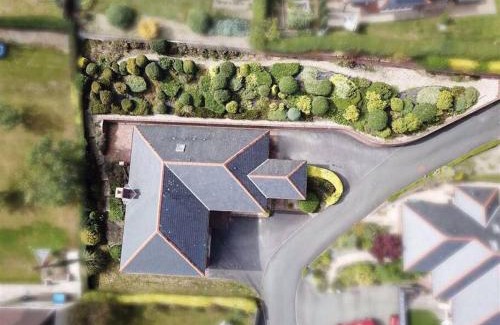 Newtown House | Luxury 4-5 Bed Home with Games Room and Balcony