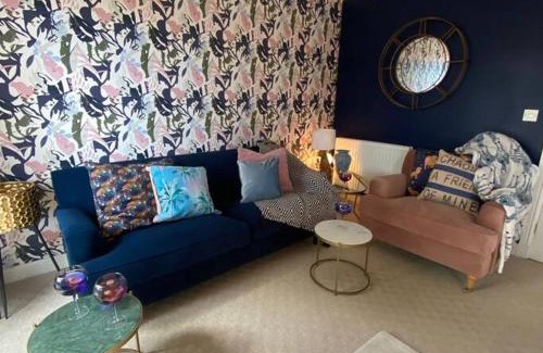 Newtown House | Luxury 4-5 Bed Home with Games Room and Balcony