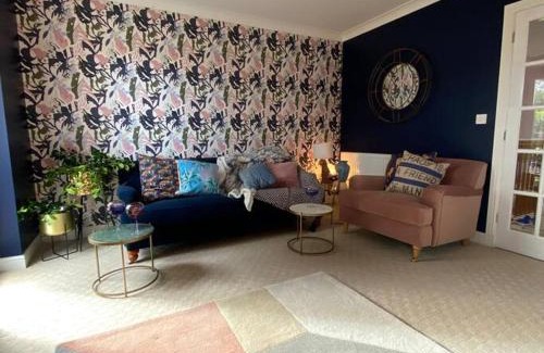 Newtown House | Luxury 4-5 Bed Home with Games Room and Balcony