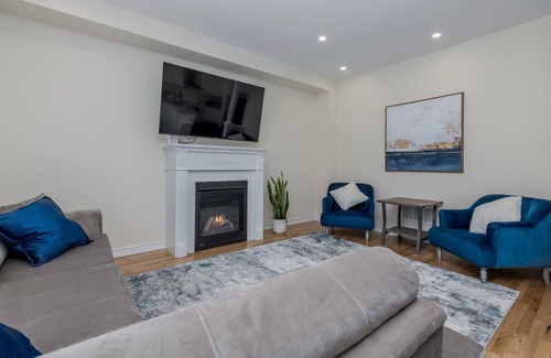 Innisfil House | *Luxury* 4 Bdrm Home w/5 Bath & Fast Internet