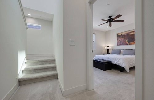 Platinum Triangle House | Luxury 4 Bed / 3.5 Bath Townhome near Sports/CHOC/Disneyland/Chapman/Beach