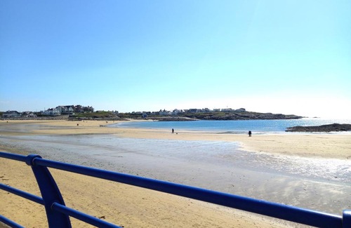Trearddur Bay Villa | Luxury 4 Bed, 3 Bathroom, Pet Friendly Villa, Sleeps 8, with Hot Tub in Trearddur Bay