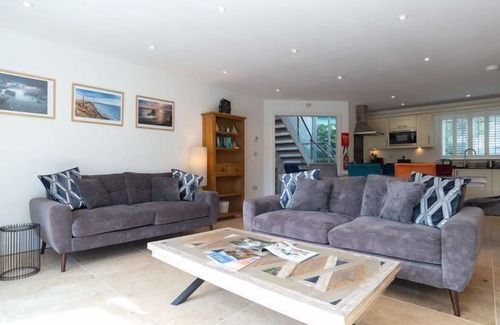 St Austell Villa | Luxury 4 bed detached villa, minimum 3 bathrooms, large open plan lounge/kitchen/dining area.