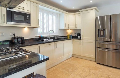 St Austell Villa | Luxury 4 bed detached villa, minimum 3 bathrooms, large open plan lounge/kitchen/dining area.
