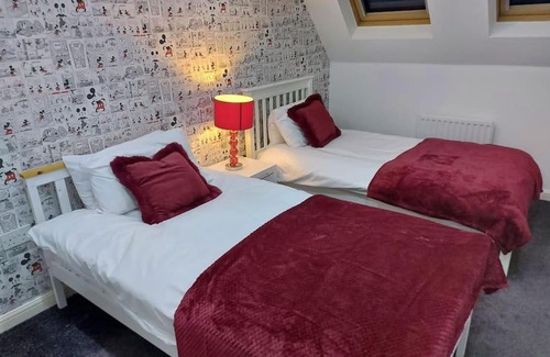 Swindon House | Luxury 4 bed house in Swindon