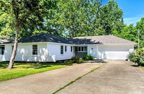 Kansas City House | Luxury 4 Bed Room Near Stadium