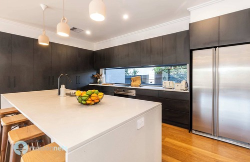 Manly Vale House | Luxury 4 Bed Sydney Home Close to Manly Beach