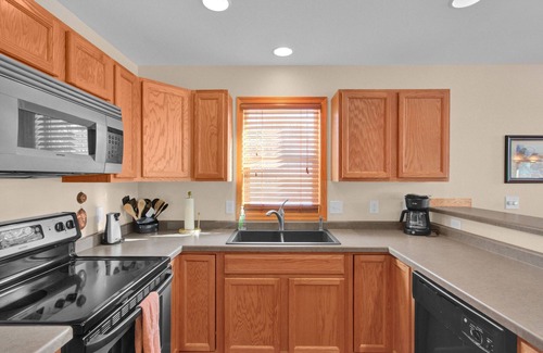Rome Condo | Luxury 4 bedroom Condo on Lake Arrowhead Lakes course, 1 mile to Sand Valley