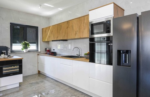 Stankovici Villa | Luxury 4-Bedroom Holiday Villa with swimming pool and sea view!