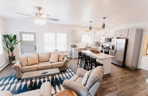 Ouray House | Luxury 4-Bedroom Home, Stunning Views! Near Downtown-Hot Springs & Trails AC