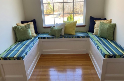 Oxford House | Luxury 4-bedroom House with Indoor Pool & Picturesque Backyard w/Grill & Firepit
